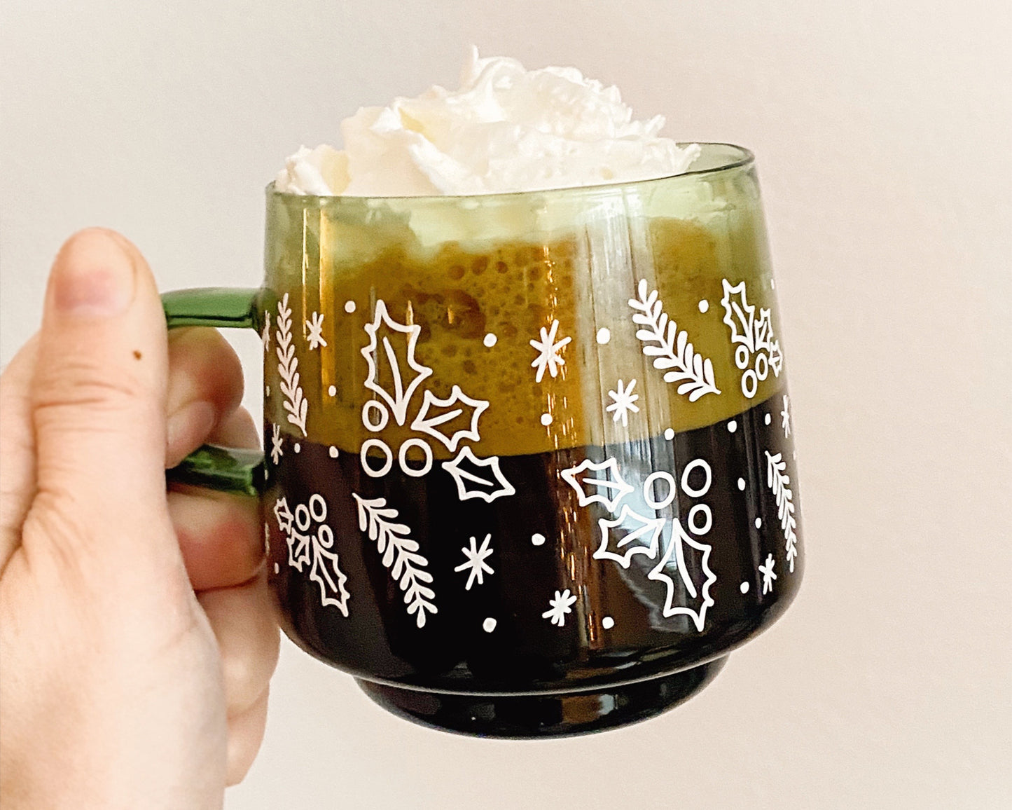 Holly Green Glass Mug