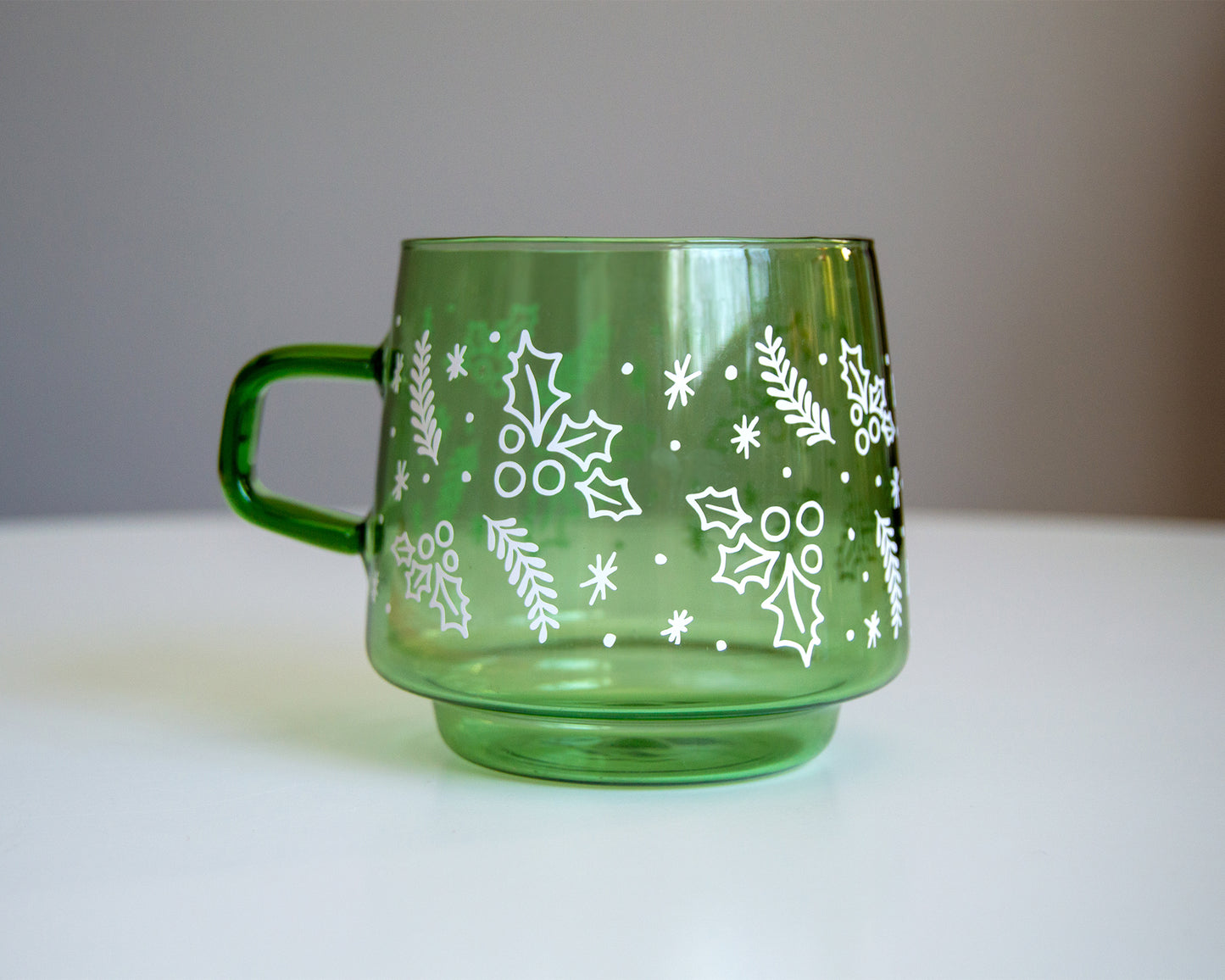 Holly Green Glass Mug